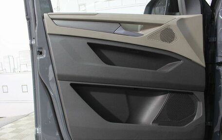 Volkswagen Multivan, 2022 год, 6 500 000 рублей, 12 фотография