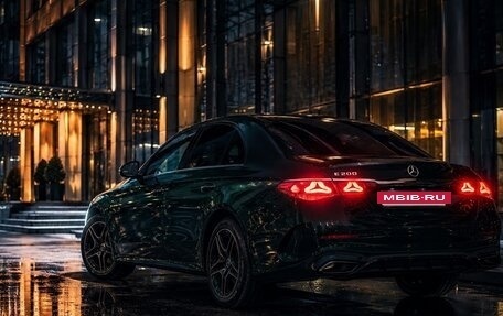 Mercedes-Benz E-Класс, 2020 год, 3 950 000 рублей, 4 фотография