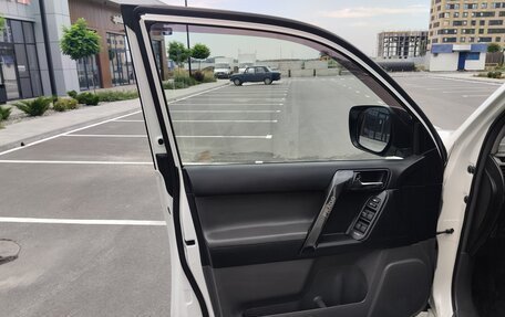Toyota Land Cruiser Prado 150 рестайлинг 2, 2010 год, 2 650 000 рублей, 9 фотография