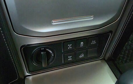 Toyota Land Cruiser Prado 150 рестайлинг 2, 2021 год, 6 500 000 рублей, 13 фотография