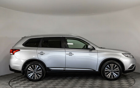 Mitsubishi Outlander III рестайлинг 3, 2021 год, 2 499 000 рублей, 5 фотография