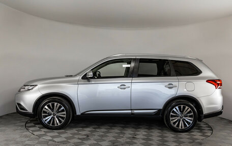Mitsubishi Outlander III рестайлинг 3, 2021 год, 2 499 000 рублей, 9 фотография