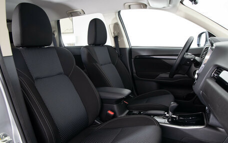 Mitsubishi Outlander III рестайлинг 3, 2021 год, 2 499 000 рублей, 12 фотография