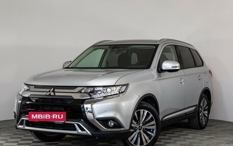 Mitsubishi Outlander III рестайлинг 3, 2021 год, 2 499 000 рублей, 2 фотография