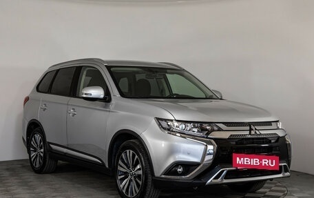 Mitsubishi Outlander III рестайлинг 3, 2021 год, 2 499 000 рублей, 4 фотография