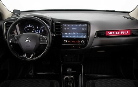 Mitsubishi Outlander III рестайлинг 3, 2021 год, 2 499 000 рублей, 10 фотография