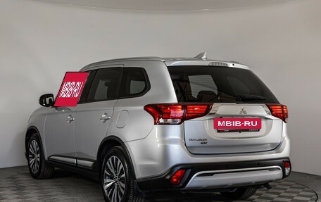 Mitsubishi Outlander III рестайлинг 3, 2021 год, 2 499 000 рублей, 8 фотография