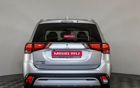 Mitsubishi Outlander III рестайлинг 3, 2021 год, 2 499 000 рублей, 7 фотография