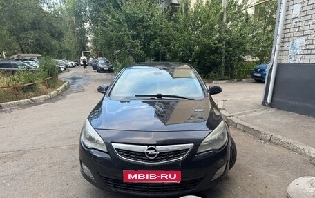 Opel Astra J, 2011 год, 700 000 рублей, 1 фотография
