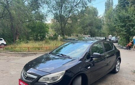 Opel Astra J, 2011 год, 700 000 рублей, 2 фотография