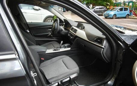 BMW 3 серия, 2018 год, 1 600 000 рублей, 13 фотография