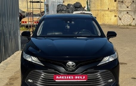 Toyota Camry, 2018 год, 2 800 000 рублей, 2 фотография