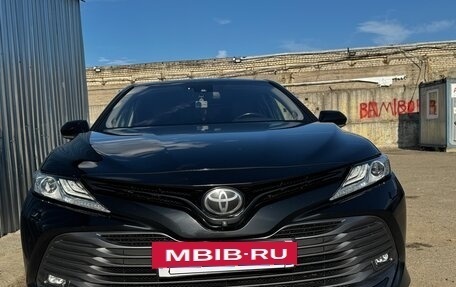 Toyota Camry, 2018 год, 2 800 000 рублей, 10 фотография
