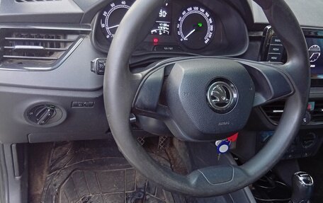 Skoda Rapid II, 2021 год, 700 000 рублей, 10 фотография