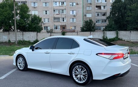 Toyota Camry, 2020 год, 3 080 000 рублей, 2 фотография