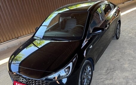 Hyundai Solaris II рестайлинг, 2022 год, 1 980 000 рублей, 2 фотография