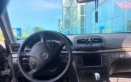 Mercedes-Benz E-Класс, 2004 год, 980 000 рублей, 9 фотография