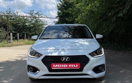 Hyundai Solaris II рестайлинг, 2017 год, 990 000 рублей, 1 фотография