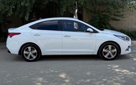 Hyundai Solaris II рестайлинг, 2017 год, 990 000 рублей, 3 фотография