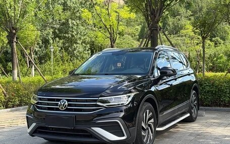 Volkswagen Tiguan II, 2022 год, 2 310 990 рублей, 1 фотография
