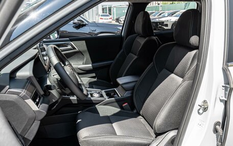 Mitsubishi Outlander, 2024 год, 5 240 000 рублей, 11 фотография