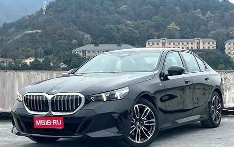 BMW 5 серия, 2023 год, 5 380 990 рублей, 1 фотография