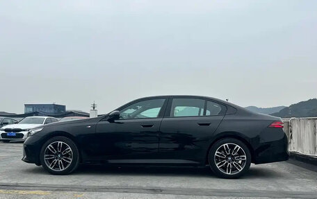 BMW 5 серия, 2023 год, 5 380 990 рублей, 4 фотография