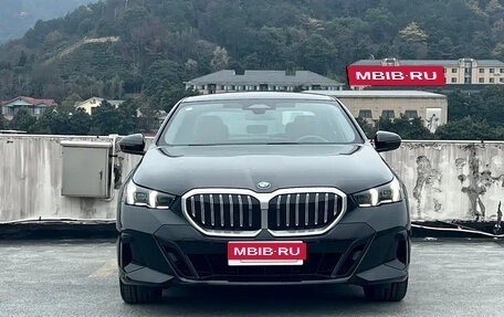 BMW 5 серия, 2023 год, 5 380 990 рублей, 3 фотография