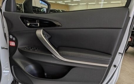 Mitsubishi Eclipse Cross, 2022 год, 1 800 100 рублей, 28 фотография
