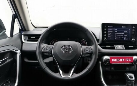 Toyota RAV4, 2021 год, 3 549 000 рублей, 13 фотография