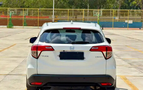 Honda Vezel, 2022 год, 1 185 000 рублей, 2 фотография
