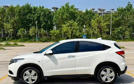 Honda Vezel, 2022 год, 1 185 000 рублей, 24 фотография