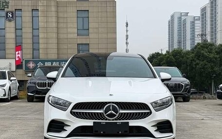 Mercedes-Benz A-Класс, 2022 год, 1 600 000 рублей, 2 фотография