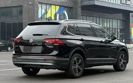Volkswagen Tiguan II, 2021 год, 1 996 000 рублей, 5 фотография