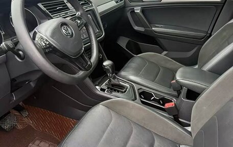 Volkswagen Tiguan II, 2021 год, 1 996 000 рублей, 6 фотография