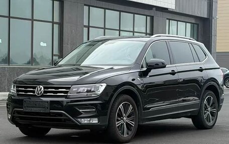 Volkswagen Tiguan II, 2021 год, 1 996 000 рублей, 1 фотография
