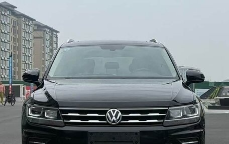 Volkswagen Tiguan II, 2021 год, 1 996 000 рублей, 2 фотография