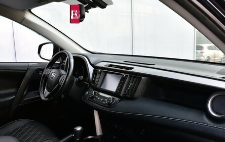 Toyota RAV4, 2018 год, 2 350 000 рублей, 10 фотография