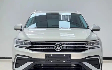 Volkswagen Tiguan II, 2022 год, 2 637 000 рублей, 2 фотография