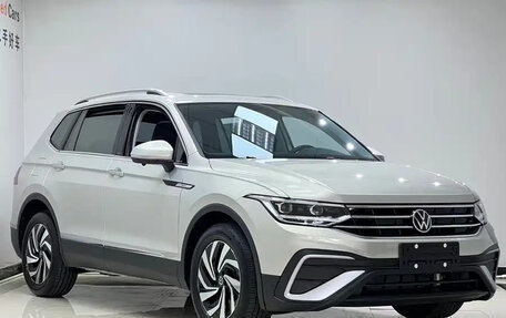 Volkswagen Tiguan II, 2022 год, 2 637 000 рублей, 3 фотография