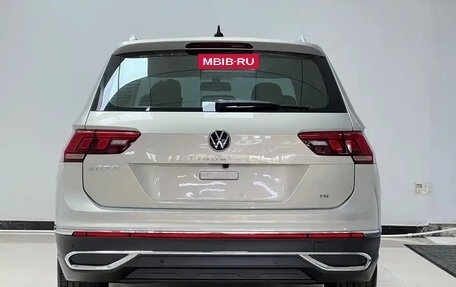 Volkswagen Tiguan II, 2022 год, 2 637 000 рублей, 5 фотография