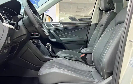 Volkswagen Tiguan II, 2022 год, 2 637 000 рублей, 13 фотография