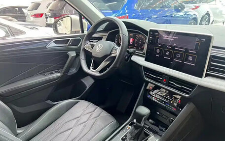 Volkswagen Tiguan II, 2022 год, 2 637 000 рублей, 20 фотография