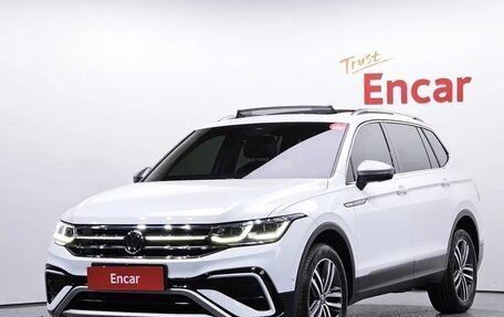 Volkswagen Tiguan II, 2022 год, 3 729 999 рублей, 1 фотография