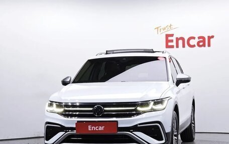 Volkswagen Tiguan II, 2022 год, 3 729 999 рублей, 3 фотография