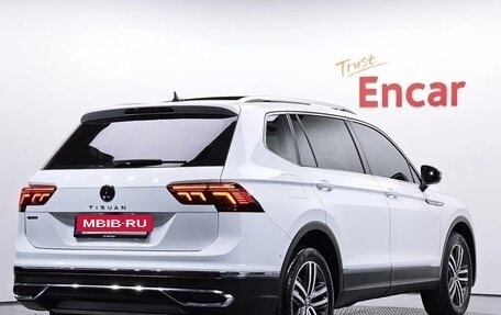 Volkswagen Tiguan II, 2022 год, 3 729 999 рублей, 2 фотография