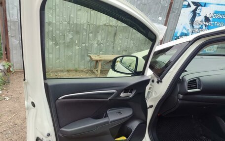 Honda Fit III, 2017 год, 1 250 000 рублей, 32 фотография