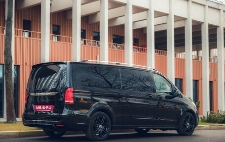 Mercedes-Benz V-Класс, 2018 год, 4 890 000 рублей, 2 фотография