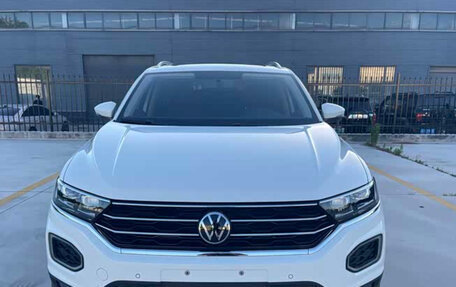 Volkswagen T-Roc I, 2022 год, 1 520 000 рублей, 2 фотография
