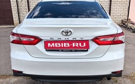 Toyota Camry, 2020 год, 2 350 000 рублей, 4 фотография